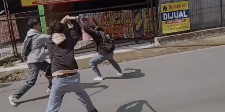 Tawuran Pelajar Kembali Terjadi di Cianjur, Jalan Bhibul Mencekam