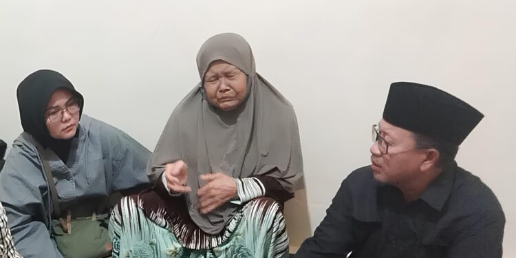 Ibu Keluarga Korban Kebakaran Toko Bangunan Diumrahkan Bupati Cianjur