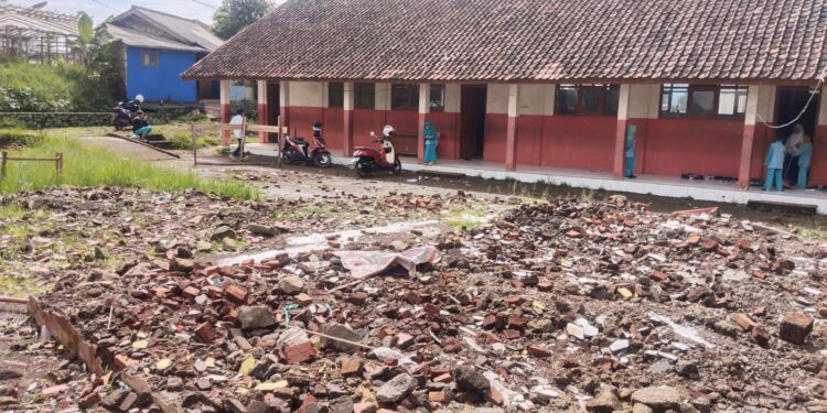 SDN Ciwalen Diduga Langgar Aturan Pembangunan Renovasi Gedung Sekolah