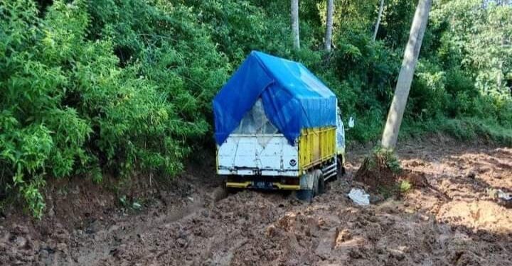 Gara-gara Akses Jalan Rusak di Naringgul, Tiga Ibu Hamil Melahirkan Diperjalanan