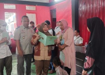 Warga Desa Sukaluyu Semringah, Kantor ATR BPN Cianjur Bagikan 500 Sertifikat PTSL