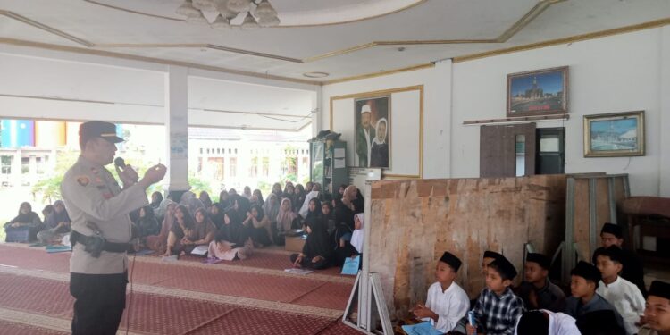 Polsek Cidaun Sasar Pesantren Sosialisasikan Pencegahan Kenakalan Remaja