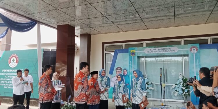 Dukung Layanan di RSUD Sindangbarang, RSUD Sayang Bantu Tempat Tidur Bayi