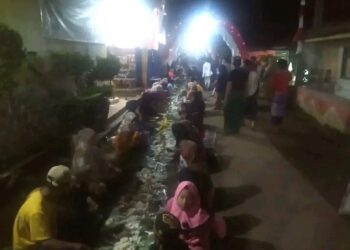 Meriahkan Hari Kemerdekaan ala Warga Desa Sukamulya, Makan Nasi Liwet Sepanjang 200 Meter