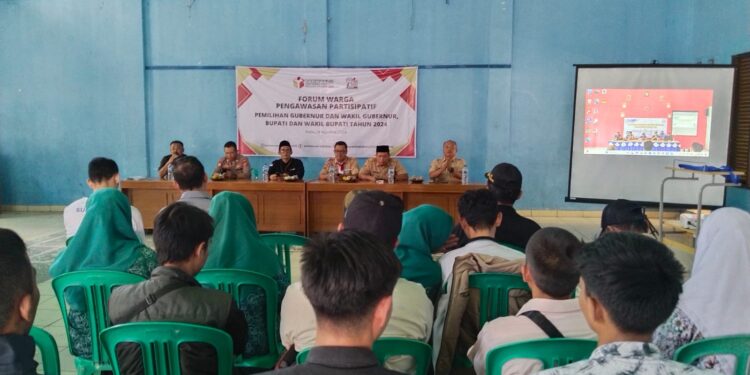 Panwascam Sukaluyu Sosialisasikan Pengawasan Partisipatif kepada Forum Warga