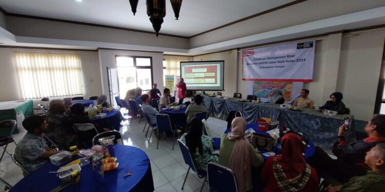 Alfamart-Diskumdagin Latih Puluhan Pelaku UMKM