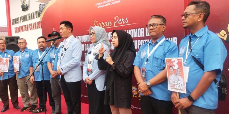 Sosok Penerjemah Bahasa Isyarat yang Dibawa Paslon Nomor Urut 3 Curi Perhatian