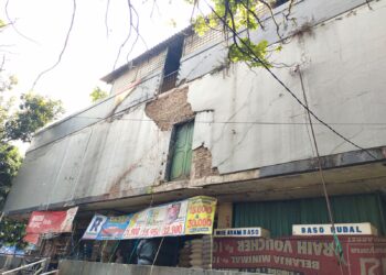 Bangunan Bekas Pusat Perbelanjaan di Komplek Pasar Muka Memprihatinkan