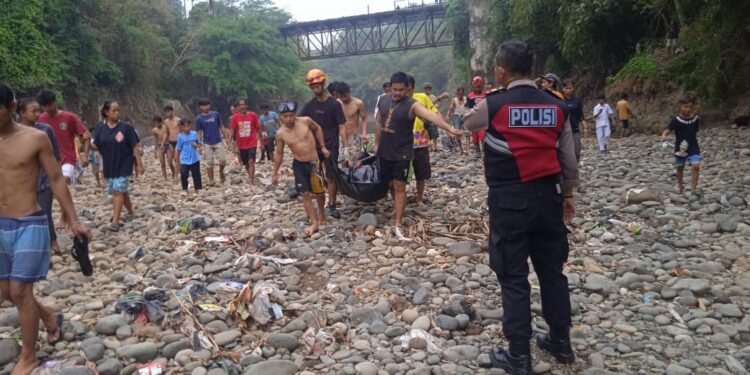 Pria Paruh Baya Terjatuh dari Tebing saat Mancing, Jenazahnya Tenggelam di Sungai