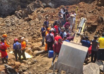 Butuh 5 Jam Evakuasi Jasad Operator Ekskavator yang Tertimbun Tanah Longsor Galian Pasir