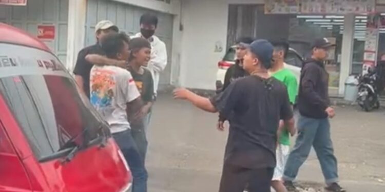 Warga Amankan Seorang Pemuda Diduga Mabuk, Polsek Cianjur Segera Telusuri