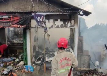 Gegara Bakar Sampah, Empat Rumah dan Warung Sembako di Cugenang Ludes Terbakar