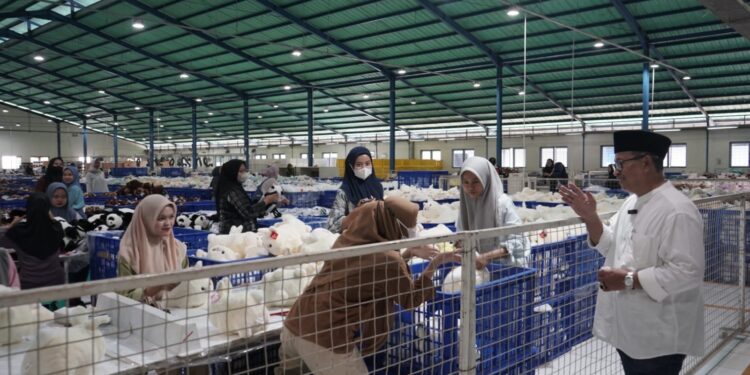 Pabrik Boneka Terbesar di Asia jadi Bidikan Tiga Paslon yang Berkontestasi pada Pilkada Cianjur