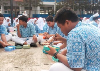 SMPN 1 Ciranjang Hilangkan Sekat Strata Ekonomi Siswa dengan Makan Bersama