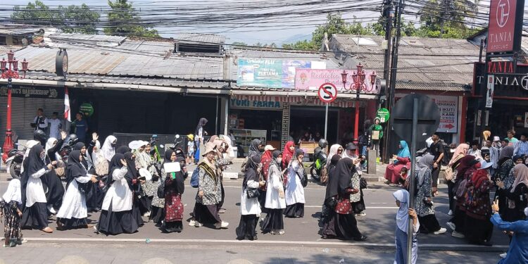 Puluhan Ribu Santri Meriahkan Hari Santri Nasional di Kabupaten Cianjur