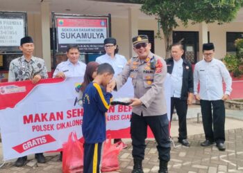 Ratusan Pelajar SDN Sukamulya Dapat Makan Siang Bergizi Hasil Kerja Sama Forkopimcam
