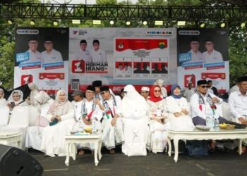 Istighosah Isi Kampanye Akbar Paslon Nomor 1 di Lapang Prawatasari