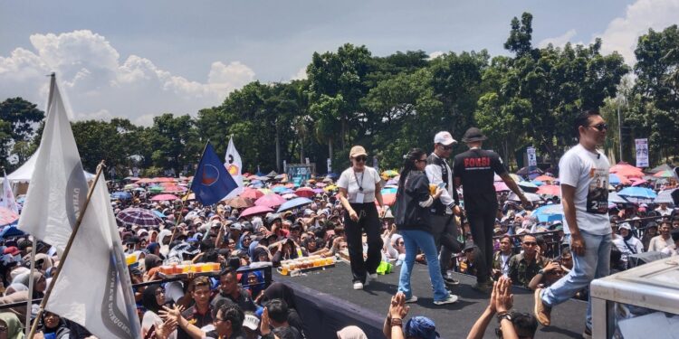 Lesti ‘Kejora’ Ramaikan Kampanye Akbar Paslon Bupati dan Wabup Cianjur Nomor 2
