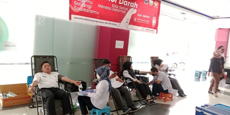 Puluhan Karyawan RSUD Sayang Cianjur Donor Darah, Hasilkan 37 Kantong