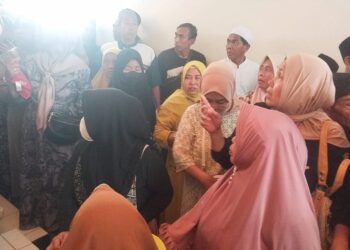 Ratusan Warga Beri Dukungan Moral ke Terdakwa CMZ, Datangi PN Cianjur Hadiri Persidangan