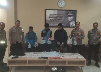 Polsek Cugenang Tangkap Dua Pemuda Penjual Miras Oplosan