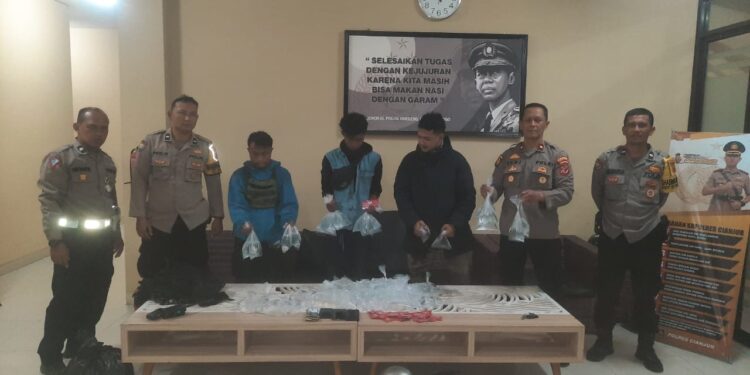 Polsek Cugenang Tangkap Dua Pemuda Penjual Miras Oplosan