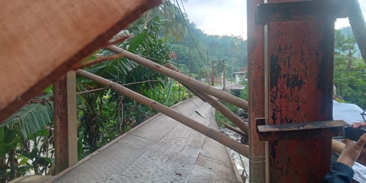 Jembatan Gantung di Desa Girimukti Terputus, Guru dan Pelajar Pernah Terjatuh ke Aliran Sungai