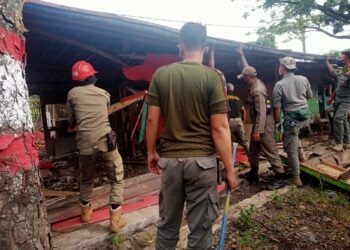 Cegah Dijadikan Tempat Mesum, Puluhan Kios Terbengkalai Dibongkar Satpol PP Cianjur
