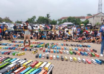 Ratusan Peserta Berkreativitas Mendekorasi Miniatur Bus di Halaman Parkir Citimall Cianjur