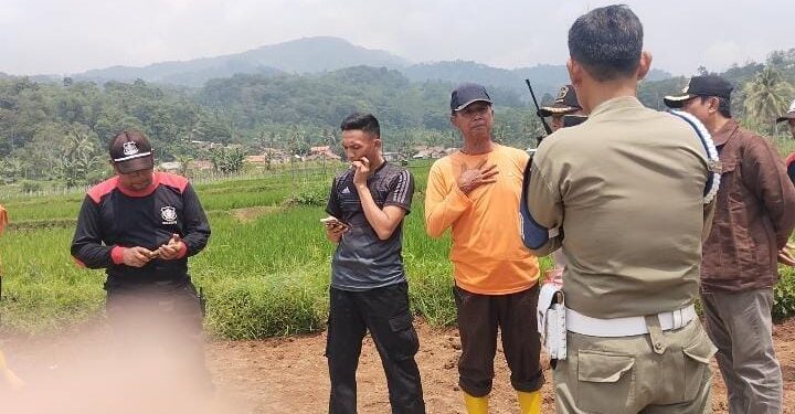 Petugas Satpol PP Cekcok dengan Perwakilan Perusahaan Peternakan Ayam di Cikalongkulon