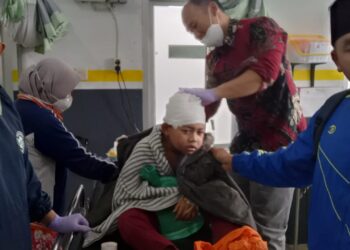 Pohon Tumbang Timpa Ruang Kelas, Enam Siswa SD di Campaka Terluka